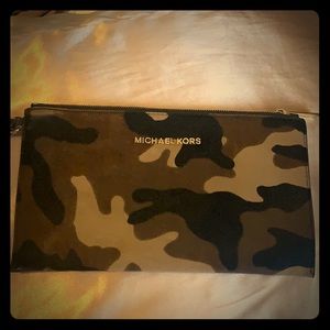 Michael Kors Bags - Michael Kors Wristlet Michael Kors Bags - Michael Kors Wristlet